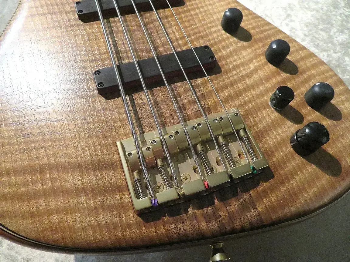 Sugi NB5E BTN-WN/A-MAHO Active · Natural · Instrument photo 4