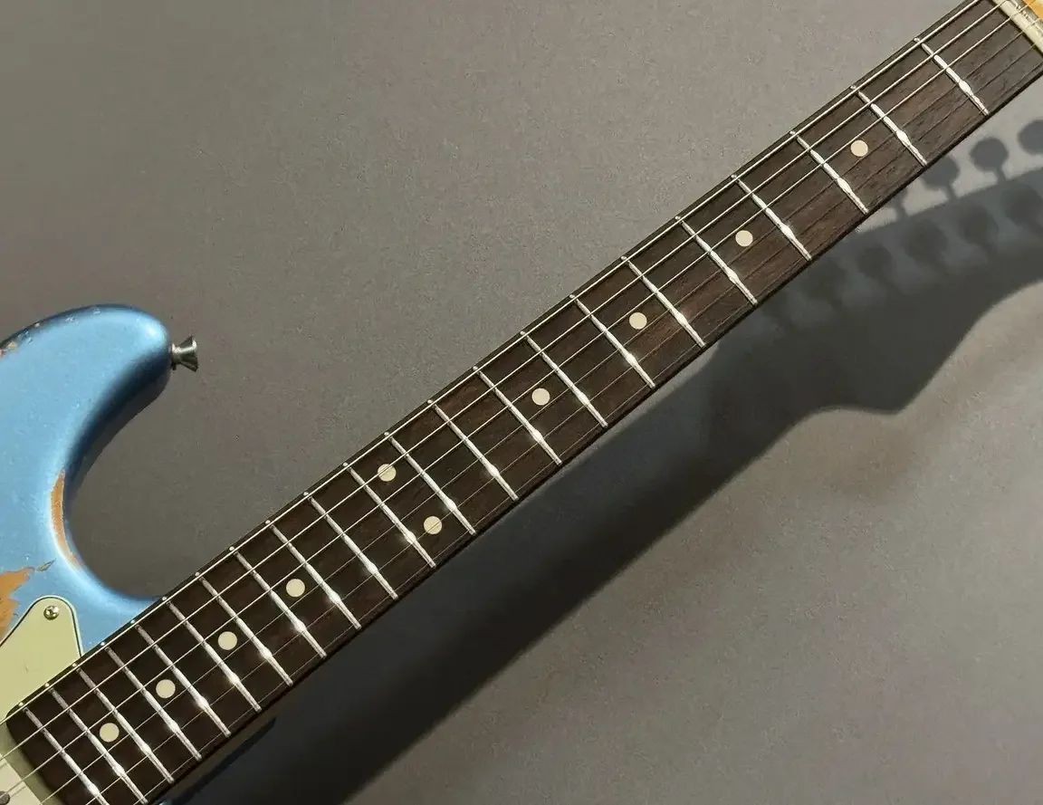 Sugi Stargazer SSS Alder/Vintage Rosewood FB · Ice Blue Metallic Heavy Aged · Instrument photo 4