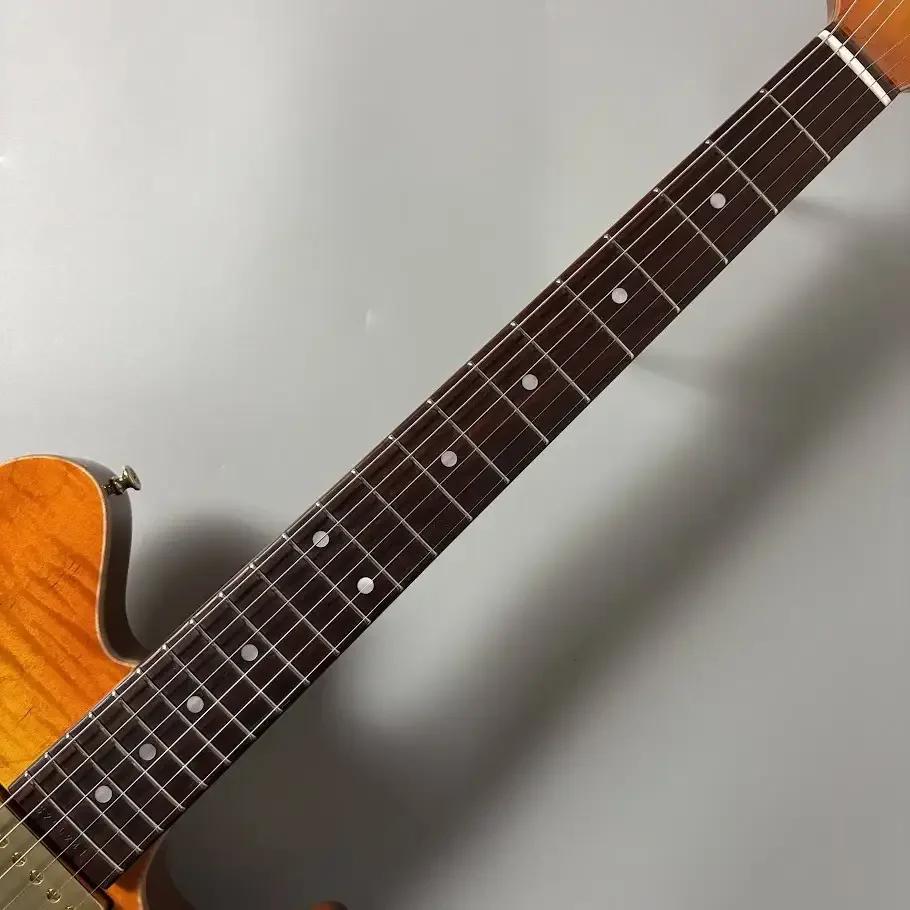 Sugi DS496C ECM/F-MAHO NECK · AMBER · Instrument photo 4