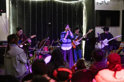 A full audience watching a student band perform